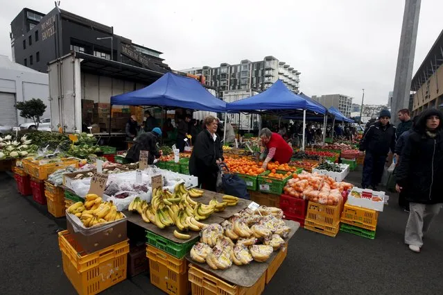 People buy fruit at a fruit and vegetable market in front of the Te Papa Museum in Wellington, New Zealand in this October 2, 2011 file photo. (Photo by Jacky Naegelen/Reuters)