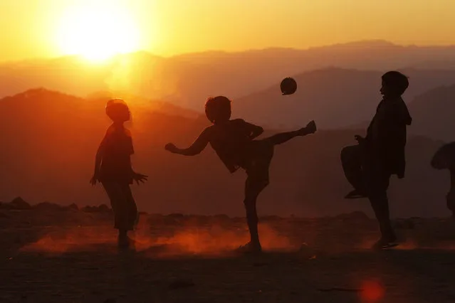 Boys play with a ball at sunset in Yansi village, Donhe township in the Naga Self-Administered Zone in northwest Myanmar December 25, 2014. (Photo by Soe Zeya Tun/Reuters)