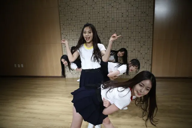 Members of South Korean girl group Gfriend rehearse in Seoul December 23, 2014. Thousands of Korean children dream of becoming household names like rapper Psy, whose 2012 “Gangnam Style” video was a global YouTube hit, often putting up with punishing schedules in the hope of one day making it big in the music industry. (Photo by Kim Hong-Ji/Reuters)