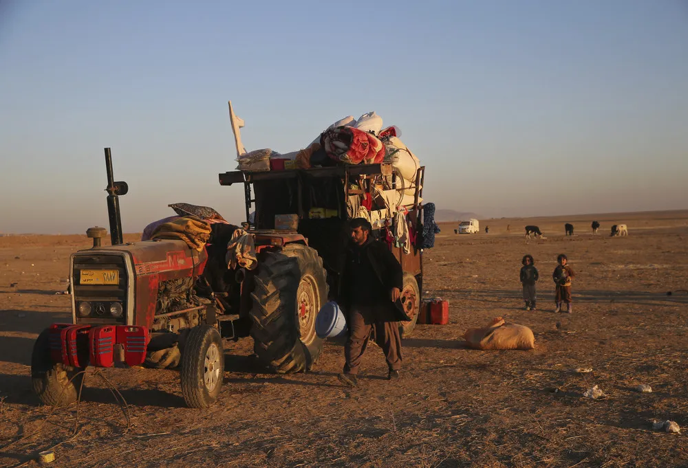 Iraqis Flee Mosul Fighting