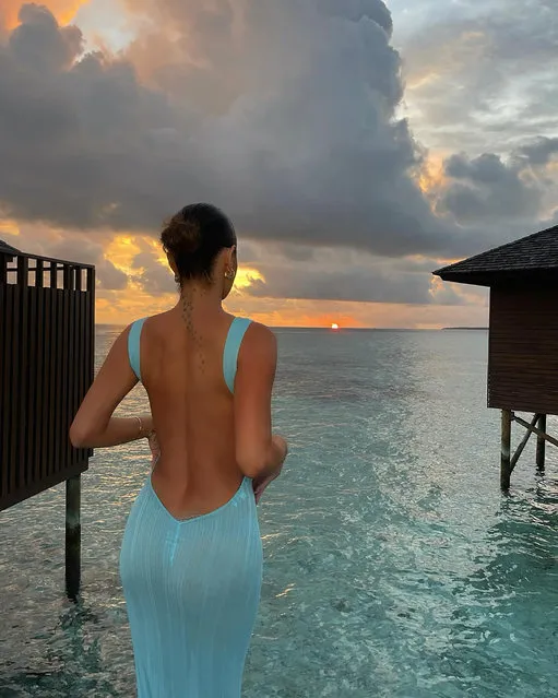 In the snap, braless Maura gave her followers a better look at her back tattoo. (Photo by Instagram)