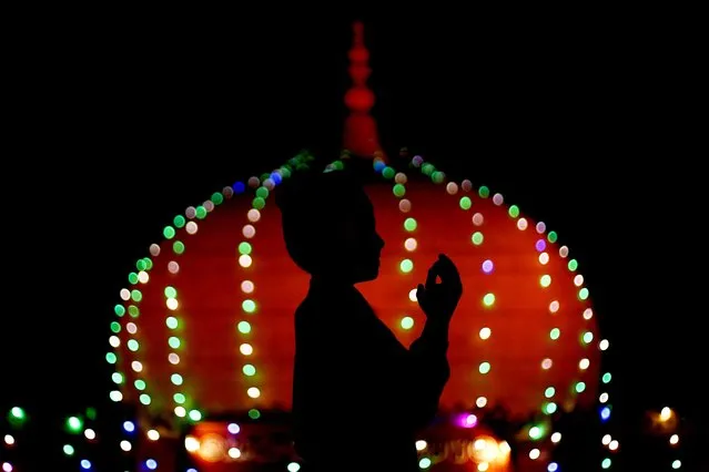 A Muslim devotee offes evening prayers known as “Tarawih” marking the start of Islam's holy fasting month of Ramadan in Karachi, Pakistan, 11 March 2024. (Photo by Shahzaib Akber/EPA/EFE)