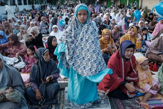 Muslims gather for Eid al-Fitr prayers, marking the end of the holy month of Ramadan, on a street in Jakarta on April 10, 2024. (Photo by Yasuyoshi Chiba/AFP Photo)