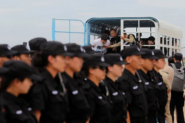 The Chinese police SWAT team lines up as suspects of telecom fraud arrive before their deportation to China at the International Airport of Phnom Penh, Cambodia June 24, 2016. (Photo by Samrang Pring/Reuters)