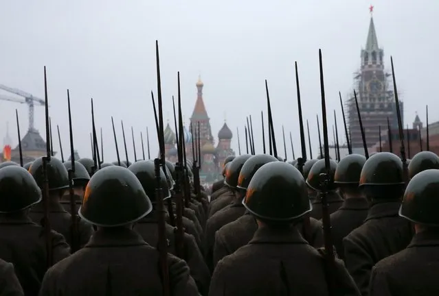 Russian servicemen dressed in historical uniforms take part in a rehearsal for a military parade at the Red Square in Moscow November 5, 2014. (Photo by Maxim Shemetov/Reuters)