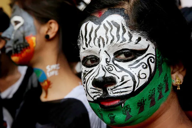 Indian college students with their face painted take part in an inter college face painting competition at Government Sardar Patel Pollytehnic College in Bhopal, India, 19 February 2018. More than 100 young women participated in the competition to create awareness on Environment conservation. (Photo by Sanjeev Gupta/EPA/EFE)