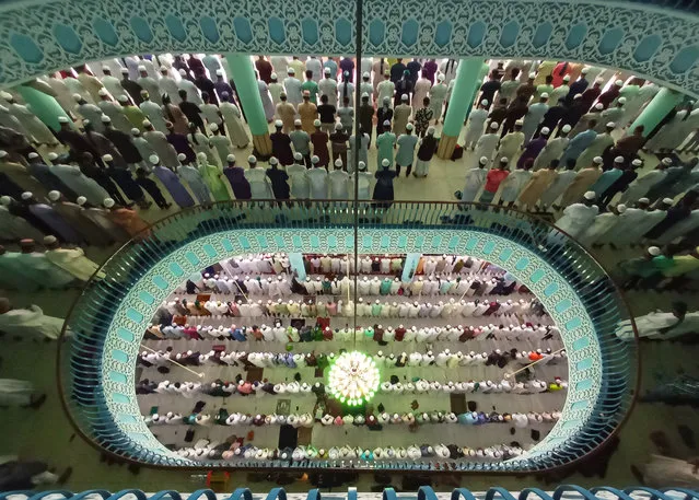 Tens of thousands of devotees pay their respects during Muslim Jummah prayer at Baitul Mukarram National Mosque in Dhaka, Bangladesh on April 7, 2023. Around 10,000-15,000 people attended the Mosque for their weekly prayers. The National Mosque of Bangladesh, known as Baitul Mukarram or The Holy House in English, is one of the 10 biggest mosques in the world and can hold up to 40,000 people, including in the outside open space. The mosque has several modern architectural features whilst at the same time it preserves the traditional principles of Mughal architecture which has for some time been dominant in the Indian sub-continent. (Photo by Joy Saha/Rex Features/Shutterstock)