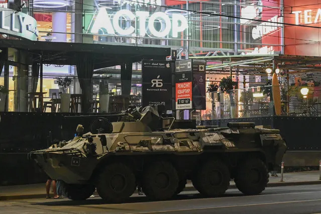 An armoured personnel carrier (APC) is seen next to a shopping mall in the southern city of Rostov-on-Don, Russia on June 24, 2023. (Photo by Reuters/Stringer)