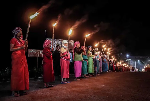 In this picture taken on July 10, 2023, women belonging to the “Meira Paibis”, a group of women representing Meitei society, hold torches during a demonstation demanding for the restoration of peace in India's north-eastern Manipur state in Imphal, following ongoing ethnic violence in Manipur. (Photo by AFP Photo/Stringer)