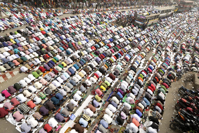 Hundreds of Muslims attend Friday prayers in the streets close to the congregration grounds during the first day of the three-day-long Muslim Congregation at Tongi, Dhaka, Bangladesh, 08 January 2016. At least 1.5 million Muslim devotees from home and abroad have gathered at the prayer grounds to participate in the second largest Muslim congregation in the world. (Photo by Abir Abdullah/EPA)