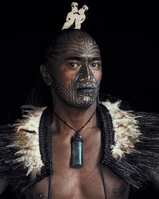 “Maori”. The long and intriguing story of the origine of the indigenous Maori people can be traced back to the 13th century, the mythical homeland Hawaiki, Eastern Polynesia. Due to centuries of isolation, the Maori established a distinct society with characteristic art, a separate language and unique mythology. (Jimmy Nelson)