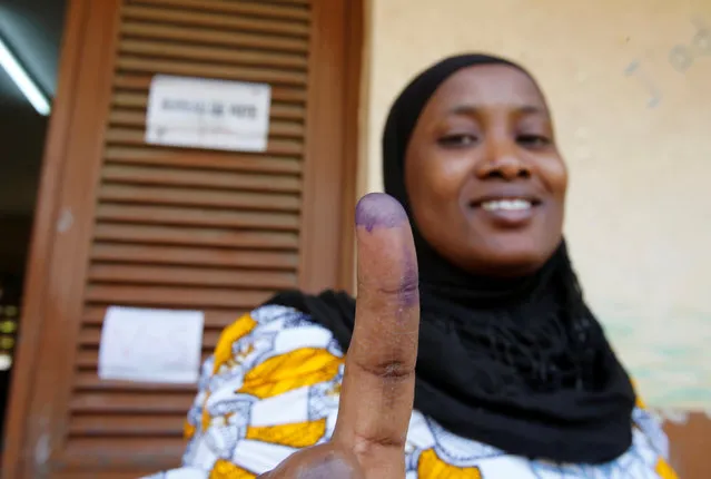 A woman shows her finger after casting her vote at a polling station during the legislative elections Abidjan, Ivory Coast December 18, 2016. (Photo by Thierry Gouegnon/Reuters)