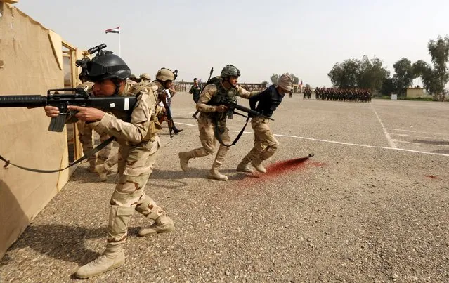 Iraqi security forces demonstrate their skills during a graduation ceremony at an Iraqi army base in Camp Taji in Baghdad, February 21, 2016. (Photo by Ahmed Saad/Reuters)
