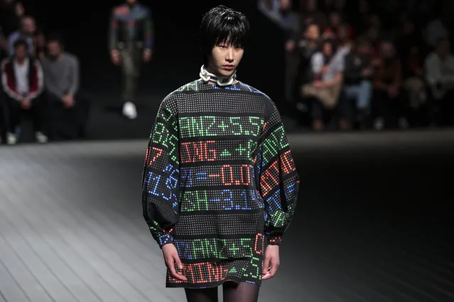 A model displays a creation by Portuguese fashion designer Ricardo Andrez on the last day of the Lisbon Fashion Week, at Carlos Lopes Pavillion in Lisbon, Portugal, 10 March 2019. (Photo by Miguel A. Lopes/EPA/EFE)