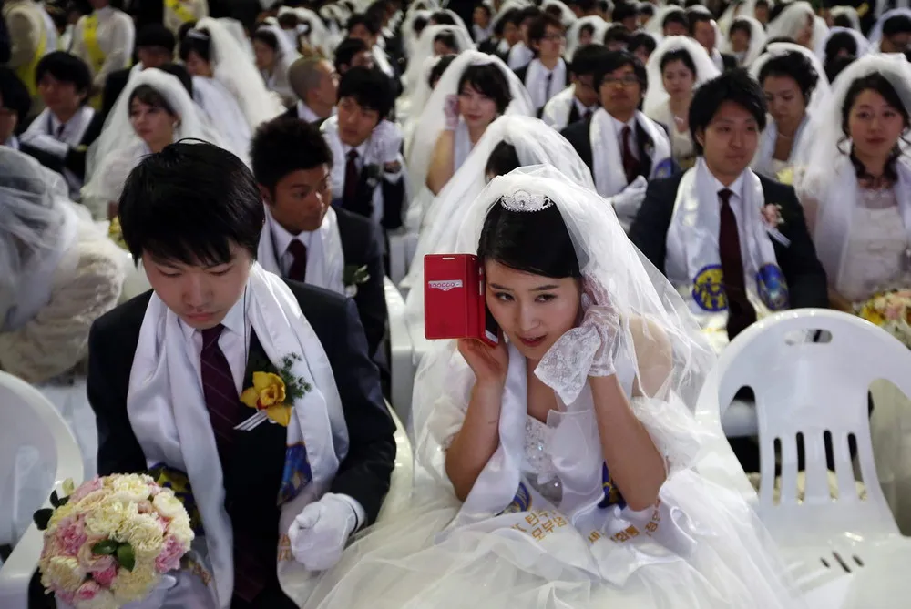 5000 Brides and Grooms Marry in Mass Wedding Ceremony