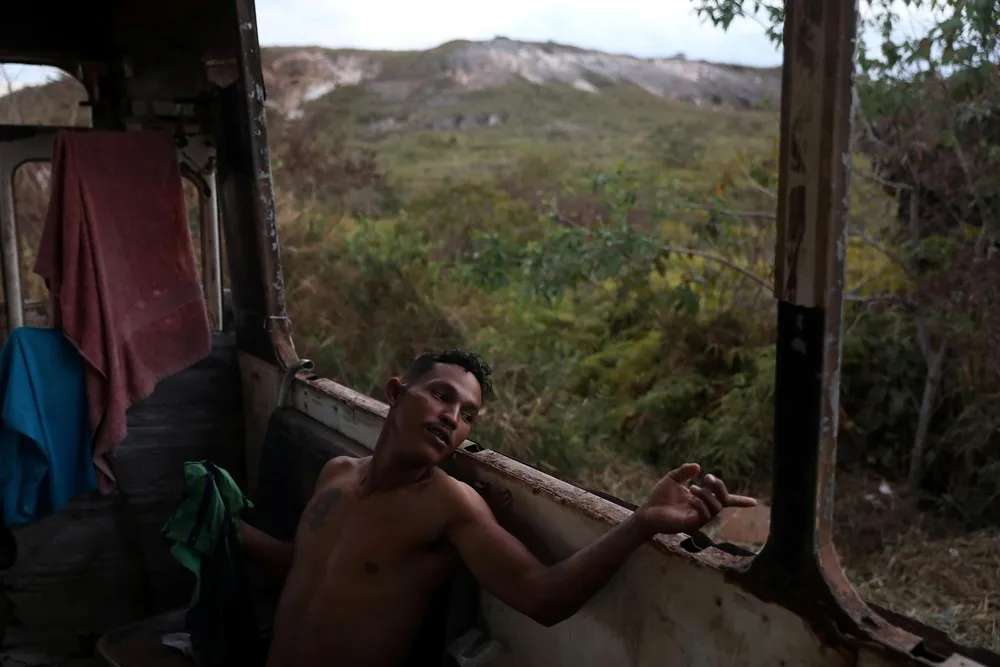 Venezuelans at Brazil Border Live on Bus Going Nowhere