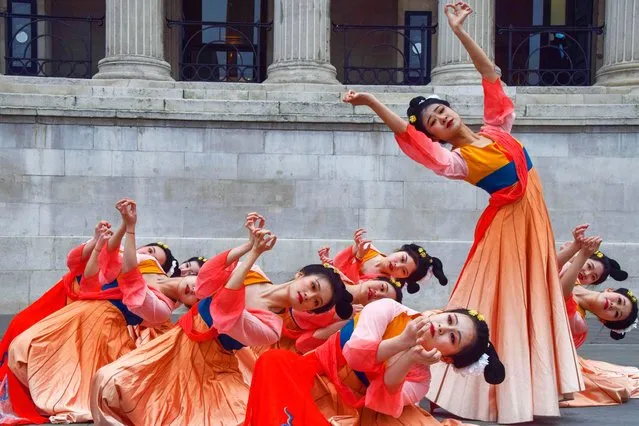 Members of the University College London Chinese Student Society staged a dance performance outside the National Gallery at Trafalgar Square on January 18, 2022. (Photo by Vuk Valcic/Alamy Live News)