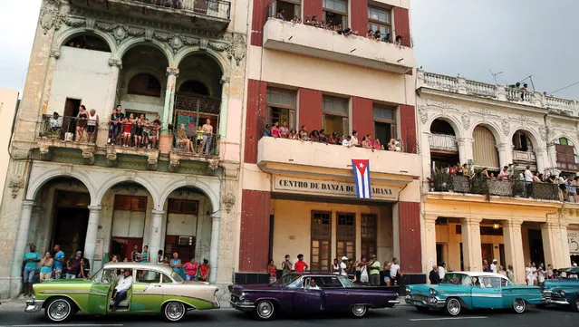 People observe the fashion show of French fashion house Chanel in Havana, Cuba, 03 May 2016. Chanel held its first catwalk in Latin America. (Photo by Alejandro Ernesto/EPA)
