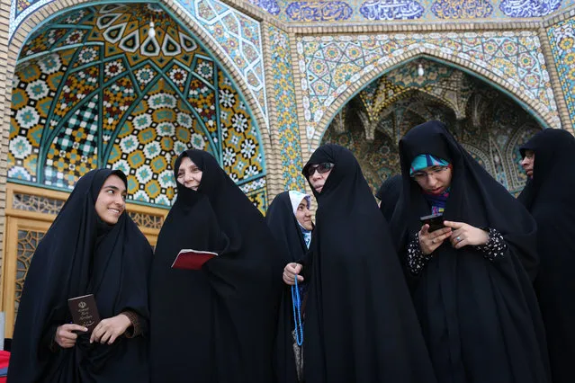 Iranian women prepare to cast their votes for municipal and presidential elections in the holy city of Qom, 130kms south of Tehran, on May 19, 2017. (Photo by Ali Shaigan/AFP Photo)