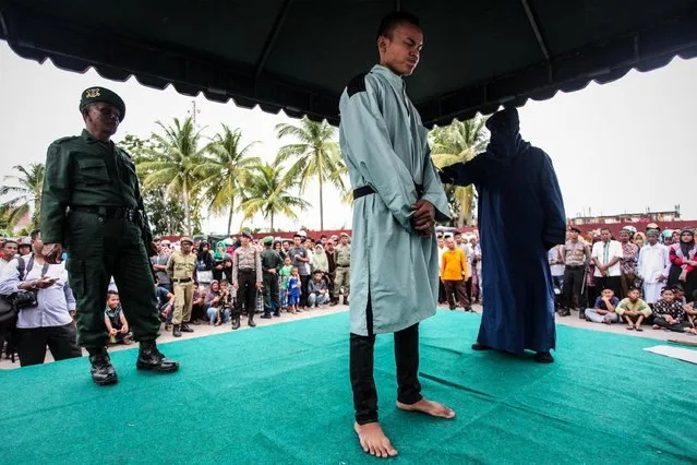 An Acehnese man is whipped in front of the public for violating sharia law in Pidie District on 14 July 2017, Aceh, Indonesia. (Photo by Oviyandi/Barcroft Images)