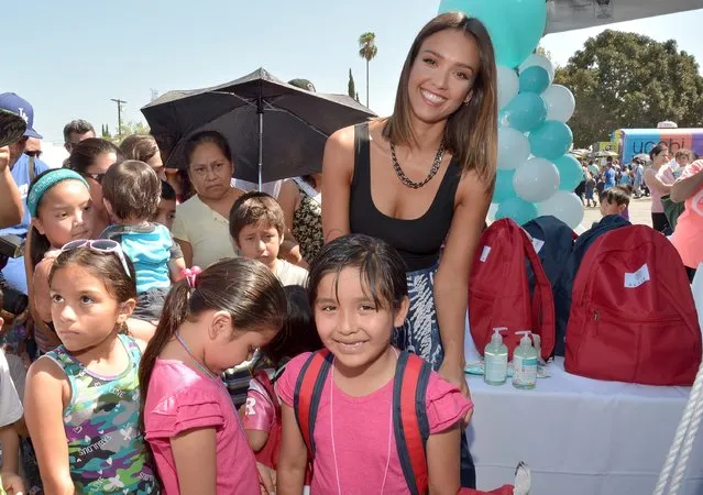 The Honest Company's Jessica Alba hands out Honest + STATE Bags with Yoobi supplies to kids entering kindergarten on August 17, 2015 in Arleta, California. (Photo by Charley Gallay/Getty Images for The Honest Company)