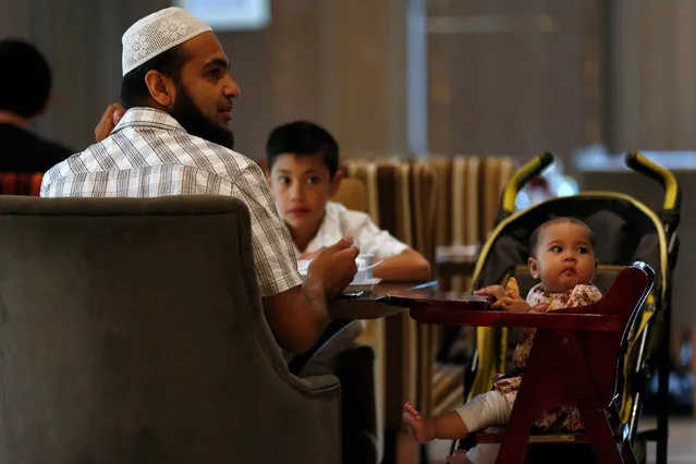 A Muslim family has their breakfast at the Al Meroz hotel in Bangkok, Thailand, August 29, 2016. (Photo by Chaiwat Subprasom/Reuters)