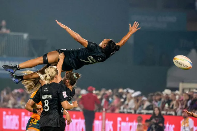 New Zealand's Risi Pouri-Lane jumps for the ball during the final of the HSBC World Rugby Sevens Series 2022 between Australia and New Zealand in the Gulf emirate of Dubai, on December 3, 2022. (Photo by Karim Sahib/AFP Photo)