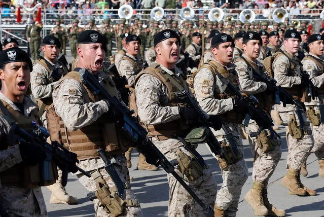 Chilean army commandos march during the annual military parade at the Bernardo O'Higgins park in Santiago, Chile, September 19, 2016. (Photo by Rodrigo Garrido/Reuters)