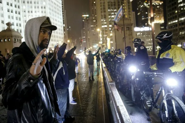 Protesters confront police while demonstrating in response to the fatal shooting of Laquan McDonald in Chicago, Illinois, November 25, 2015. (Photo by Andrew Nelles/Reuters)