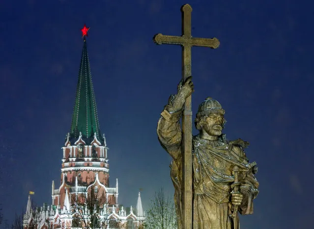 A general view shows a monument to Grand Prince Vladimir, who brought Christianity to the precursor of the Russian state, near the Kremlin walls in central Moscow, Russia, November 4, 2016. (Photo by Maxim Shemetov/Reuters)