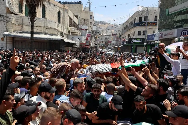 Mourners carry the body of Khairi Shaheen, one of two Palestinians killed by Israeli forces during a military raid, during their funeral in Nablus in the occupied West Bank on July 7, 2023. Israeli forces killed two Palestinian militants as a firefight erupted during a military raid on the occupied West Bank city of Nablus, Israeli and Palestinian officials said. (Photo by Zain Jaafar/AFP Photo)