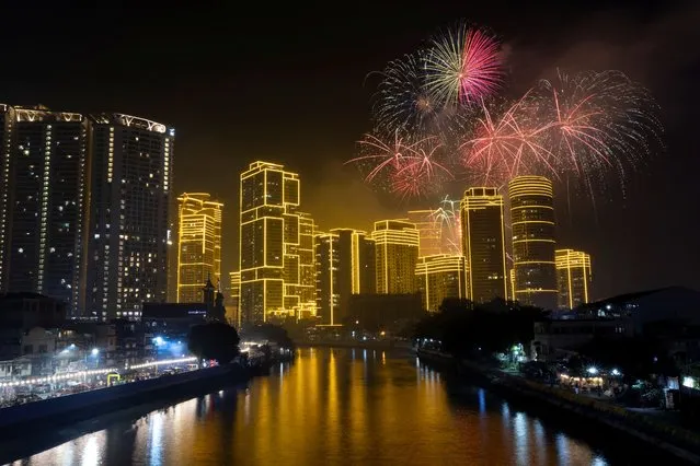 Fireworks explode over Rockwell Center in celebration of the New Year in Makati, Metro Manila, Philippines on December 31, 2023. (Photo by Eloisa Lopez/Reuters)