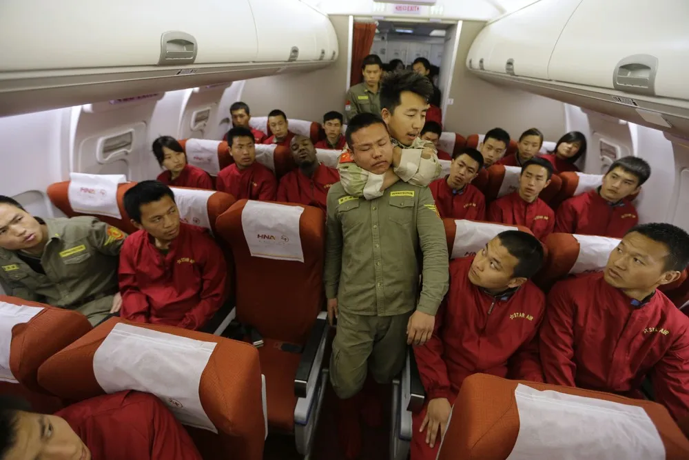 Chinese Bodyguards Taught Importance of Aviation Safety Procedures in Wake of MH370 Missing Flight