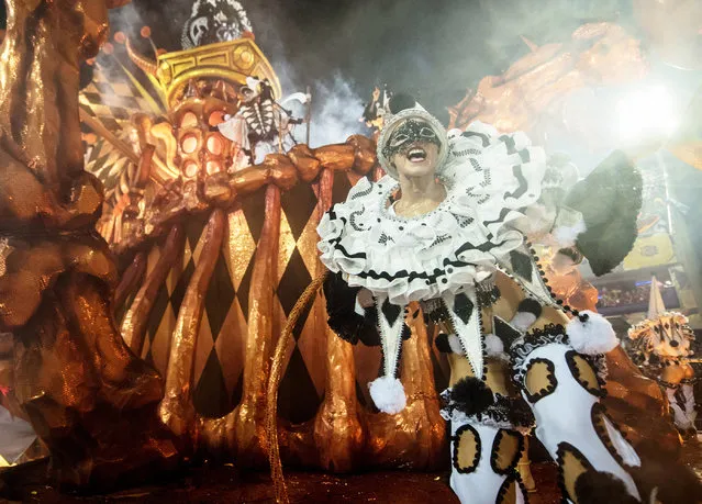 A performer dances during Salgueiro performance at the Rio de Janeiro Carnival at Sambodromo on February 26, 2017 in Rio de Janeiro, Brazil. (Photo by Raphael Dias/Getty Images)