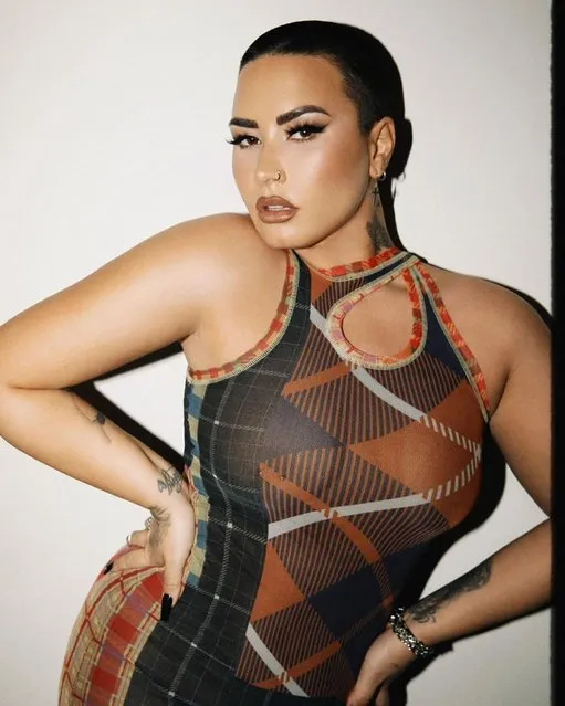 American singer Demi Lovato encourages their fans to get their “tickets to the freak show” last decade of January 2022. (Photo by ddlovato/Instagram)