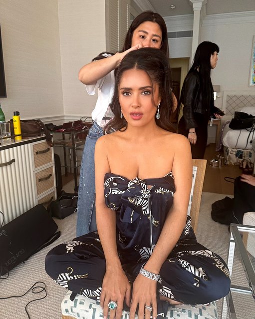 Mexican-American actress Salma Hayek in the last decade of May 2024 seeks assistance with her hair. (Photo by salmahayek/Instagram)