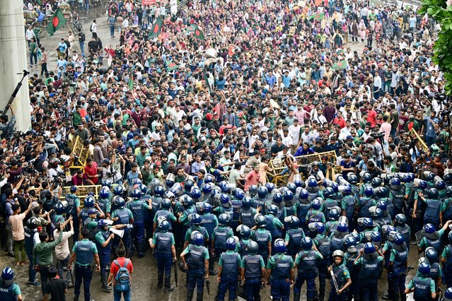 Students scuffle with police during a protest to demand merit-based system for civil service jobs in Dhaka on July 11, 2024. Bangladesh police on July 11 fired tear gas and rubber bullets to disperse university student protesters demanding the scrapping of quotas they say are rigged to support pro-government job candidates. (Photo by Munir Uz Zaman/AFP Photo)