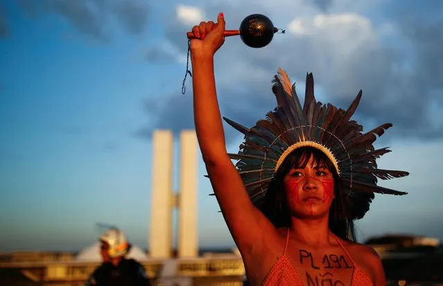 Jessica Kumaruara, from Kumaruara indigenous people, with the message “Not to PL 191” written on her chest, takes part in a protest against Brazil's President Jair Bolsonaro and for land demarcation in Brasilia, Brazil, April 9, 2022. (Photo by Amanda Perobelli/Reuters)