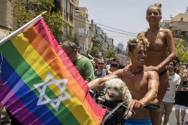 Israelis take part in the annual Gay Pride parade in the Israeli city of Tel Aviv, on June 9, 2017. Tens of thousands of revellers from Israel and abroad packed the streets of Tel Aviv for the city's annual Gay Pride march, billed as the Middle East's biggest. (Photo by Jack Guez/AFP Photo)