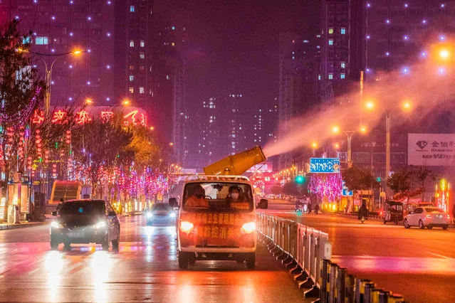 This photo taken on February 11, 2020 shows a sanitation vehicle disinfecting the street in Tengzhou in China's eastern Shandong province. The number of fatalities from China's COVID-19 coronavirus epidemic jumped to 1,113 nationwide on February 12 after another 97 deaths were reported by the national health commission. (Photo by AFP/China Stringer Network)
