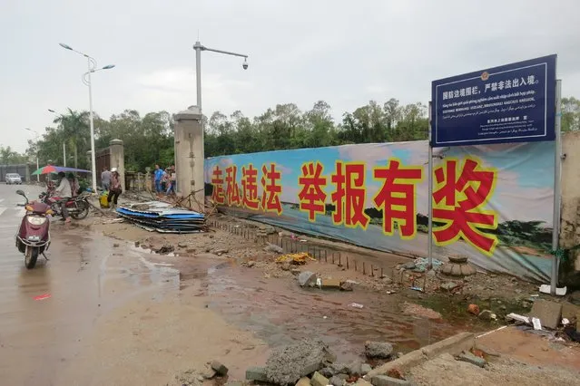 A government slogan which reads “Smuggling is illegal. A reward for reporting” is seen in Dongxing, a border town in China's Guangxi province neighboring Vietnam, August 7 2014. (Photo by James Pomfret/Reuters)