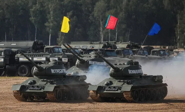 T-34-85 tanks drive during a demonstration at the International military-technical forum “Army-2020” at Alabino range in Moscow Region, Russia, August 23, 2020. (Photo by Maxim Shemetov/Reuters)