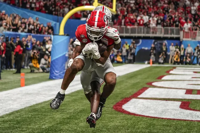 Georgia wide receiver Adonai Mitchell (5) makes a touchdown catch against Ohio State cornerback Denzel Burke (10) during the second half of the Peach Bowl NCAA college football semifinal playoff game, Saturday, December 31, 2022, in Atlanta. (Photo by Brynn Anderson/AP Photo)