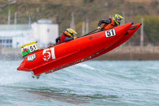 Offshore circuit racing crews compete in the latest action-packed round of the Aqua Adrenaline Tour, off the coast of Torquay, Devon, UK on October 21, 2025. (Photo by SnapPhotography/Bournemouth News)