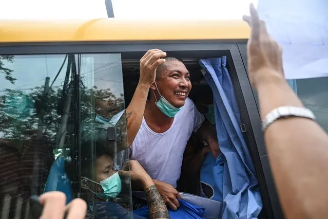 Prisoners being released are pictured in a bus outside the Insein prison in Yangon on May 3, 2023. (Photo by AFP Photo/Stringer)