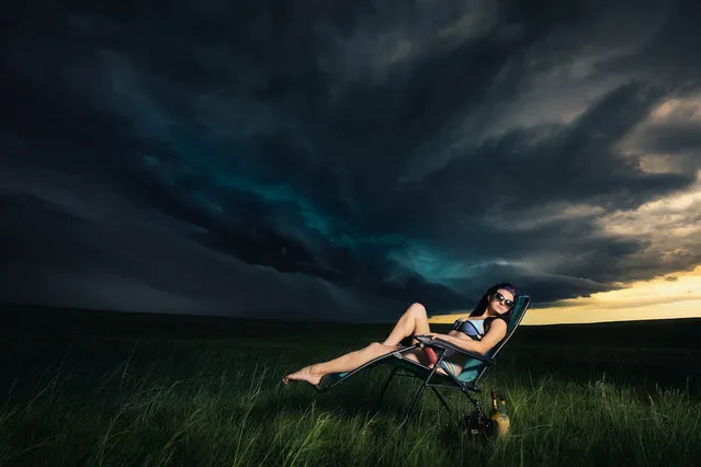 Models pose in front of a storm in Harrison Nebraska. (Photo by Benjamin Von Wongs/Caters News)