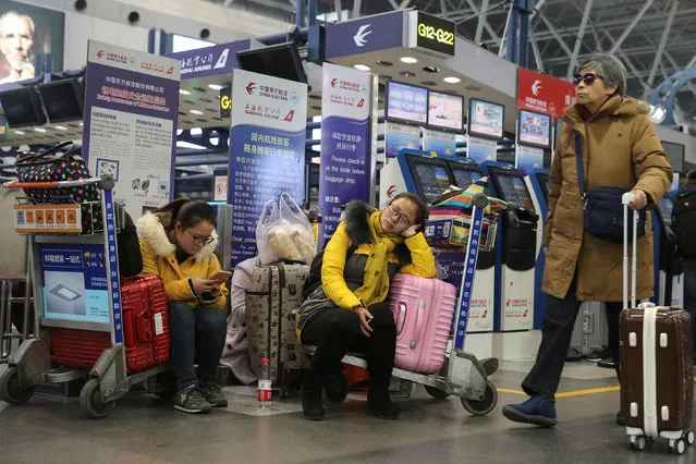 Passengers wait as Beijing Capital International Airport suffers a large-scale flight delays during a polluted day in Beijing, China, December 20, 2016. (Photo by Reuters/China Daily)