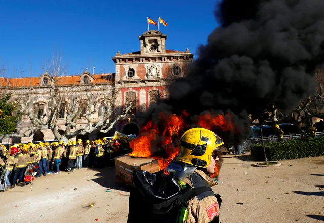 Firemen take part in a protest in front of Catalunya's Parliament in Barcelona, Spain, December 20, 2018. (Photo by Juan Medina/Reuters)