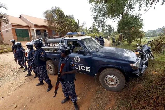 Riot police block a driveway leading to the home of leading opposition politician and Forum for Democratic Change (FDC) party presidential candidate Kizza Besigye on the outskirts of Uganda's capital Kampala, February 20, 2016. (Photo by James Akena/Reuters)