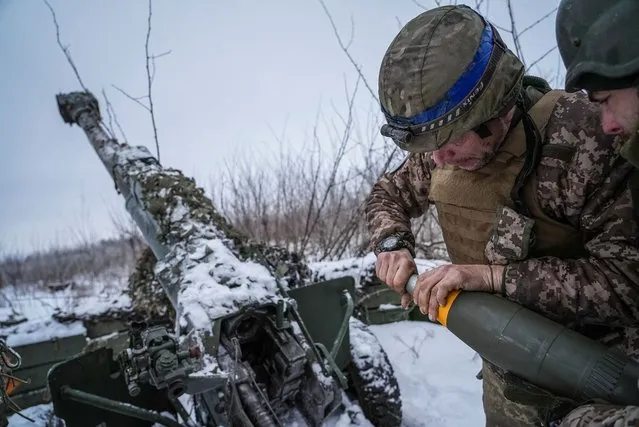 Ukrainian servicemen of 2 battalion 92nd brigade prepare to fire a 120-mm towed artillery pieces-mortar 2B16 “Nona-K” which was captured in the battle with the Russian army, towards Russian troops, at a position near Bakhmut in Donetsk region, Ukraine on January 10, 2024. (Photo by Inna Varenytsia/Reuters)